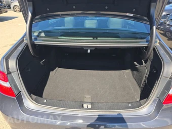 2011 Mercedes-Benz E 550 Sedan – miniatura 17