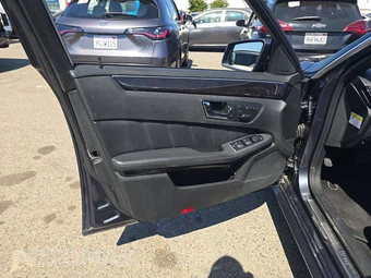 2011 Mercedes-Benz E 550 Sedan – miniatura 9
