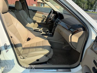 2011 Mercedes-Benz E 63 AMG Sedan - miniatura 16