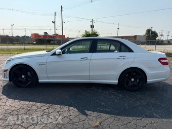 2011 Mercedes-Benz E 63 AMG Sedan - miniatura 3