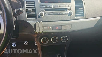 2011 Mitsubishi Lancer Evolution GSR - miniatura 11