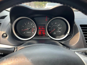 2011 Mitsubishi Lancer Sportback ES Hatchback – miniatura 14