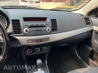 2011 Mitsubishi Lancer Sportback ES Hatchback – miniatura 15