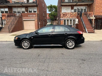 2011 Mitsubishi Lancer Sportback ES Hatchback – miniatura 2