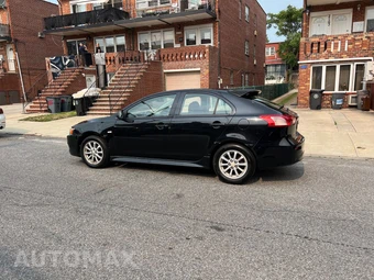 2011 Mitsubishi Lancer Sportback ES Hatchback – miniatura 3