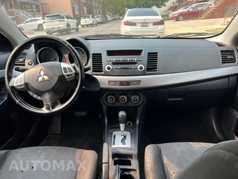 2011 Mitsubishi Lancer Sportback ES Hatchback – miniatura 9