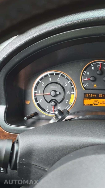 2011 Nissan Armada SL - miniatura 24
