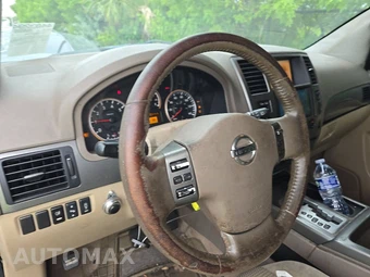 2011 Nissan Armada SV – miniatura 10