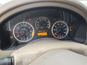 2011 Nissan Armada SV – miniatura 12