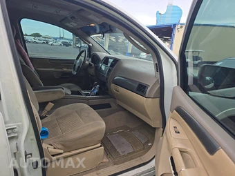 2011 Nissan Armada SV – miniatura 8