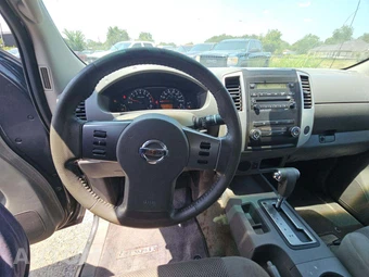 2011 Nissan Frontier SV Crew Cab Medium Bed – miniatura 10