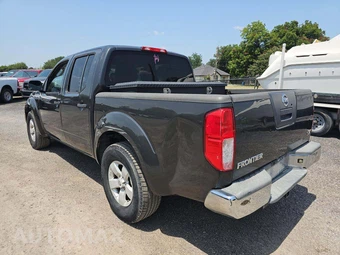 2011 Nissan Frontier SV Crew Cab Medium Bed – miniatura 4