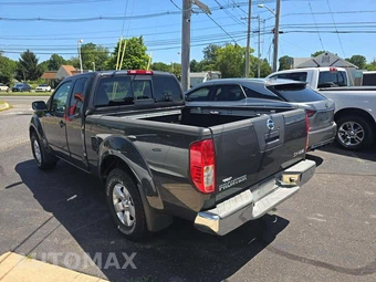 2011 Nissan Frontier SV Extended Cab Medium Bed – miniatura 2
