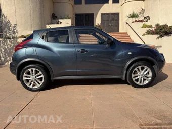 2011 Nissan JUKE SV - miniatura 4