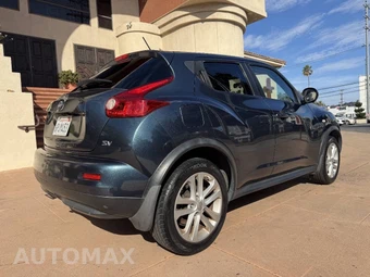 2011 Nissan JUKE SV - miniatura 5