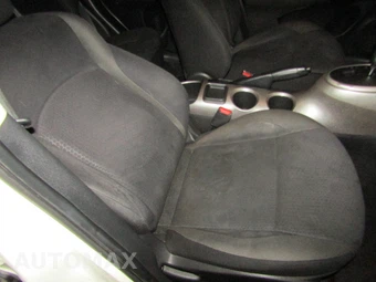 2011 Nissan JUKE SV – miniatura 16