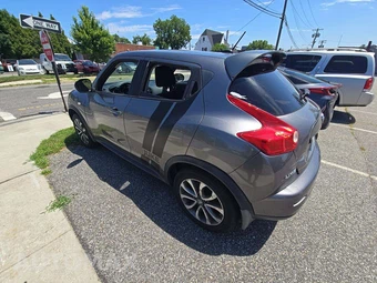 2011 Nissan JUKE SV – miniatura 2