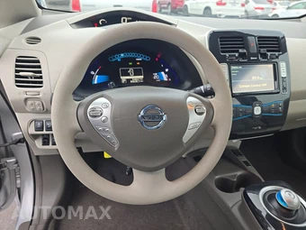 2011 Nissan LEAF SL – miniatura 10