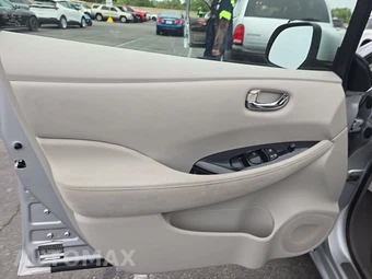 2011 Nissan LEAF SL – miniatura 9