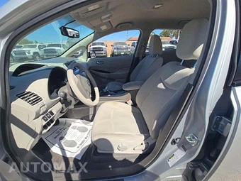 2011 Nissan LEAF SV – miniatura 6
