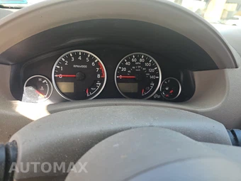 2011 Nissan Pathfinder Silver Edition – miniatura 12