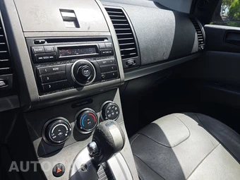 2011 Nissan Sentra 2.0 – miniatura 11