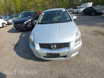 2011 Nissan Sentra 2.0 SR – miniatura 2