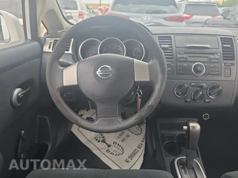 2011 Nissan Versa 1.8 S Hatchback - miniatura 10