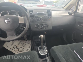 2011 Nissan Versa 1.8 S Hatchback - miniatura 11