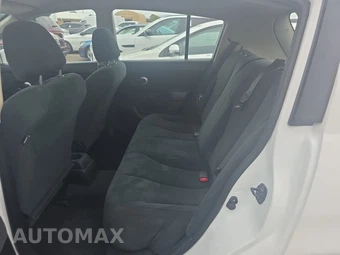 2011 Nissan Versa 1.8 S Hatchback - miniatura 13