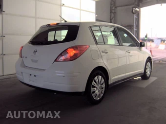 2011 Nissan Versa 1.8 S Hatchback - miniatura 4