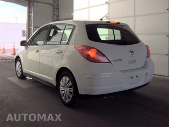 2011 Nissan Versa 1.8 S Hatchback - miniatura 6