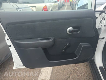 2011 Nissan Versa 1.8 S Hatchback - miniatura 9