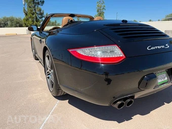 2011 Porsche 911 Cabriolet Carrera 4S - miniatura 16