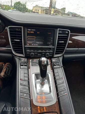 2011 Porsche Panamera 4 – miniatura 3