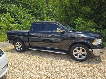 2011 Ram 1500 Laramie Crew Cab Short Bed – miniatura 4
