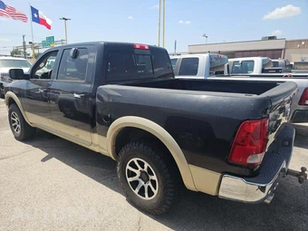 2011 Ram 1500 Laramie Crew Cab Short Bed - miniatura 2