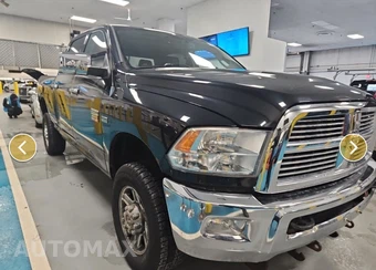 2011 Ram 2500 Laramie Crew Cab Medium Bed – miniatura 2