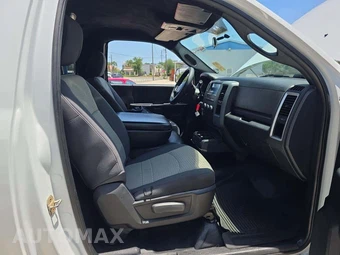 2011 Ram 5500 Cab Chassis SLT Regular Cab DRW – miniatura 12