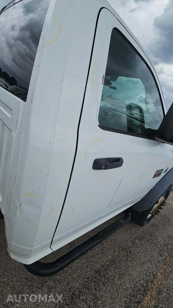 2011 Ram 5500 Cab Chassis ST Regular Cab DRW - miniatura 31