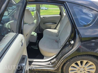2011 Subaru Impreza 5-Door 2.5i Premium Hatchback w/Power Moonroof Value Pkg – miniatura 10