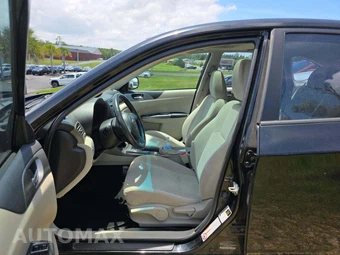 2011 Subaru Impreza 5-Door 2.5i Premium Hatchback w/Power Moonroof Value Pkg – miniatura 3