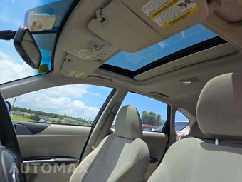 2011 Subaru Impreza 5-Door 2.5i Premium Hatchback w/Power Moonroof Value Pkg – miniatura 8