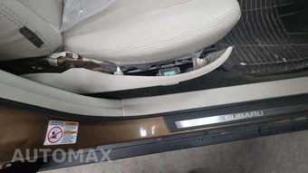 2011 Subaru Outback 3.6R Limited w/Power Moonroof & Navigation - miniatura 27