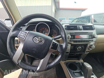 2011 Toyota 4Runner SR5 – miniatura 10