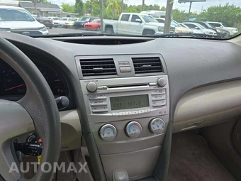 2011 Toyota Camry LE – miniatura 10