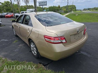 2011 Toyota Camry LE – miniatura 2