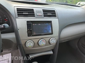 2011 Toyota Camry LE - miniatura 11