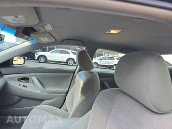 2011 Toyota Camry LE - miniatura 18