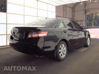 2011 Toyota Camry LE - miniatura 4